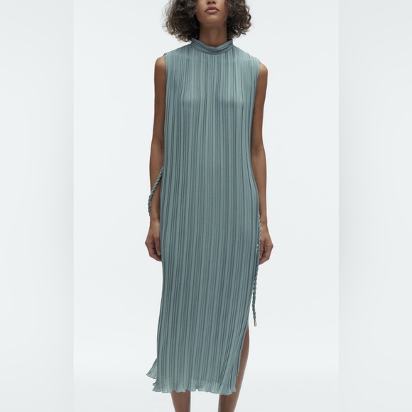 Zara pleated dress - Picture 2 of 6